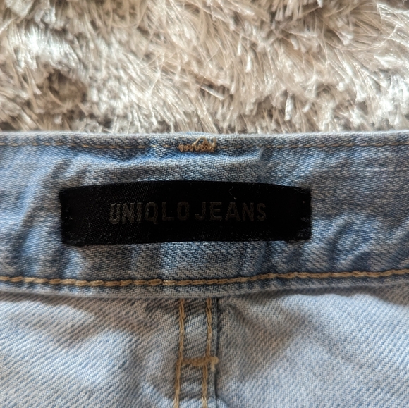 Uniqlo Mom High Waisted Cropped Light Wash Blue Jeans 25 - Picture 4 of 8
